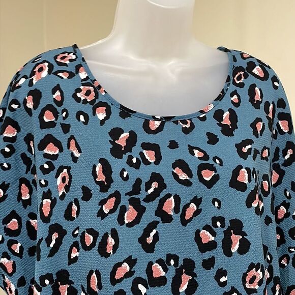 NWOT Blue Leopard Print Blouse. Size XL extra large 14 - Picture 3 of 9